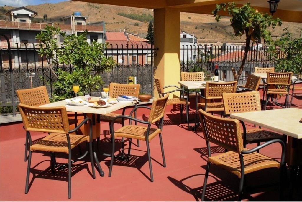 Hotel Scrivano Рандаццо Экстерьер фото