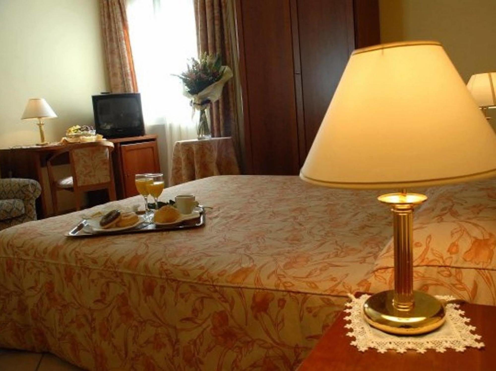 Hotel Scrivano Рандаццо Экстерьер фото