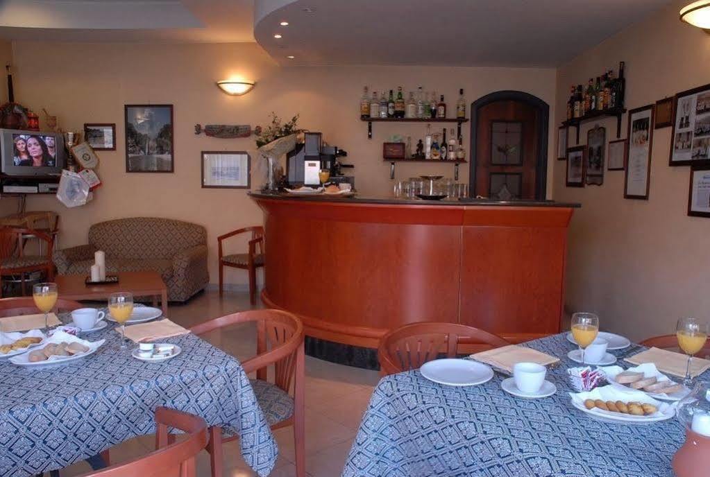 Hotel Scrivano Рандаццо Экстерьер фото